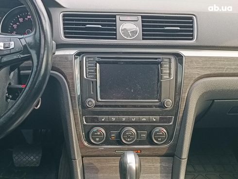 Volkswagen Passat 2015 белый - фото 17