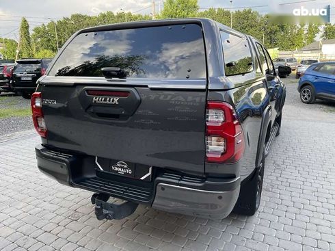 Toyota Hilux 2022 - фото 17