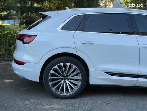 Audi E-Tron 2020 белый - фото 9