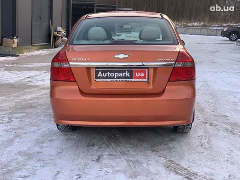 Chevrolet Aveo 2007 желтый - фото 6