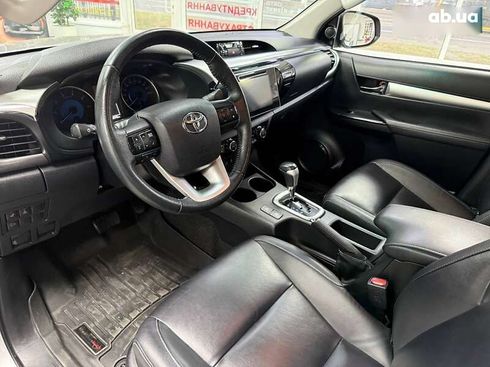 Toyota Hilux 2018 - фото 18