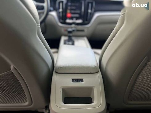 Volvo XC60 2018 - фото 16