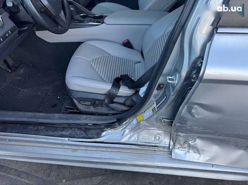 Toyota Camry 2022 - фото 10