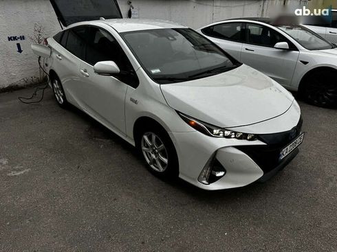 Toyota Prius 2017 - фото 16