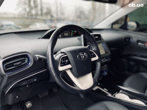 Toyota Prius 2016 черный - фото 13