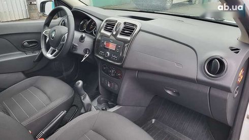 Renault Sandero 2020 - фото 18