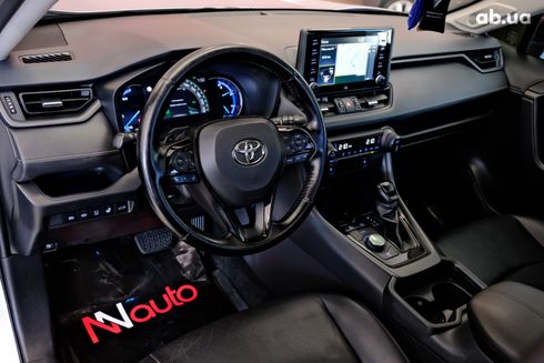 Toyota RAV4 Hybrid 2020 серебристый - фото 5