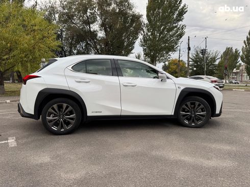 Lexus UX 2018 белый - фото 6