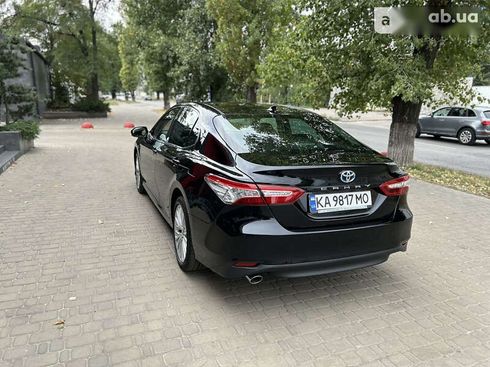 Toyota Camry 2020 - фото 12