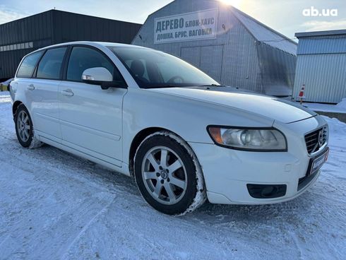 Volvo V50 2011 белый - фото 3