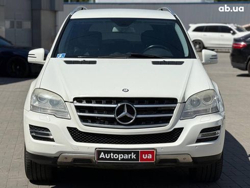 Mercedes-Benz M-Класс 2010 белый - фото 2