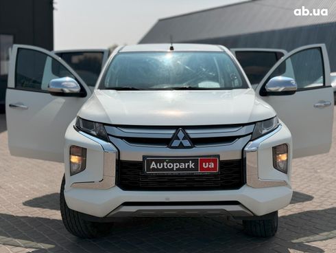 Mitsubishi l 200 2019 белый - фото 14