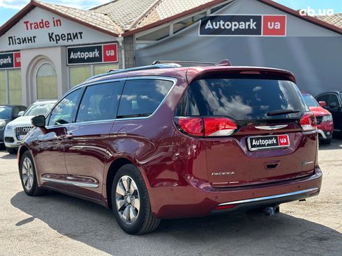 Chrysler Pacifica 2017 красный - фото 39