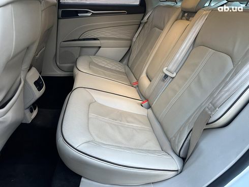 Ford Fusion 2017 белый - фото 10