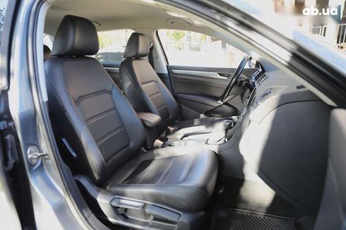 Volkswagen Passat 2017 - фото 10