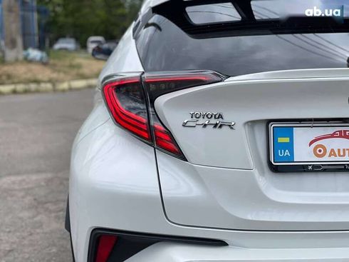Toyota C-HR 2017 - фото 11