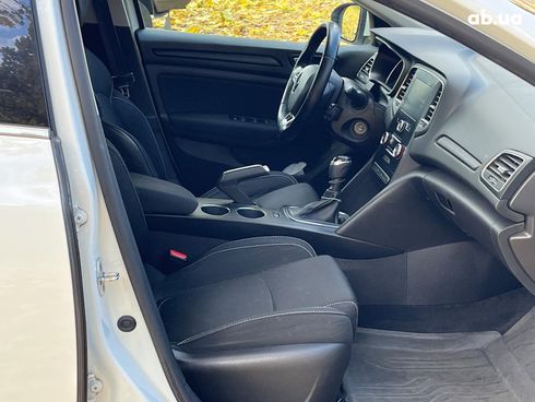 Renault Megane 2018 белый - фото 16
