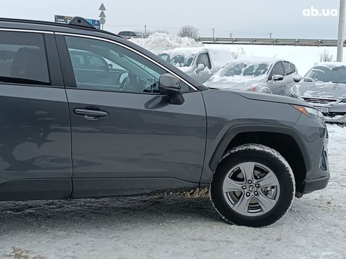 Toyota RAV4 2025 серый - фото 16