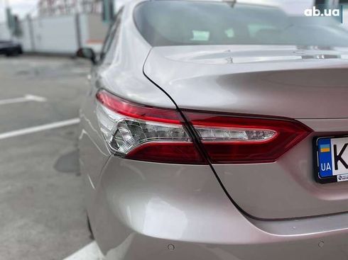 Toyota Camry 2019 - фото 13