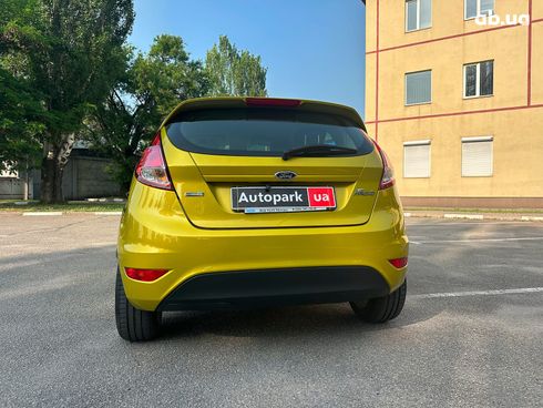 Ford Fiesta 2014 желтый - фото 6