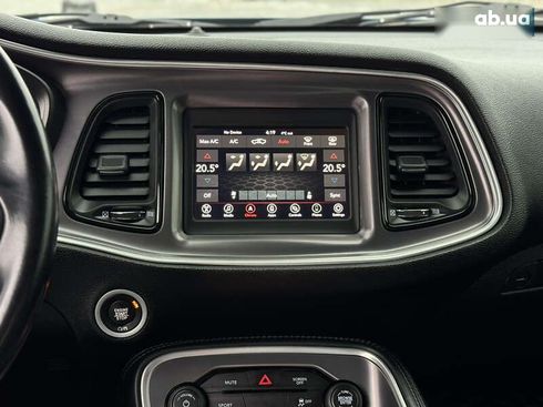 Dodge Challenger 2021 - фото 25