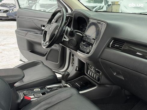 Mitsubishi Outlander 2016 белый - фото 38