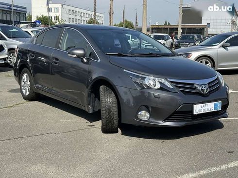 Toyota Avensis 2013 - фото 3