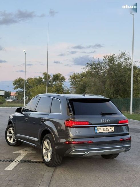 Audi Q7 2020 - фото 11