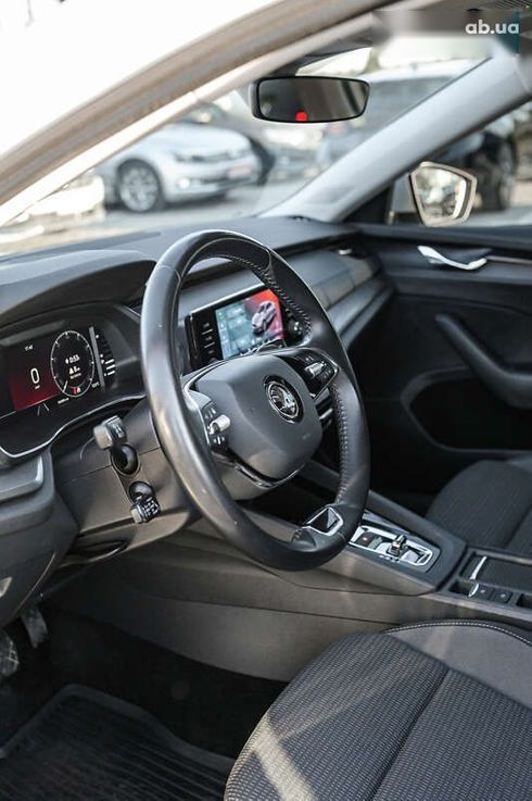 Skoda Octavia 2021 - фото 27