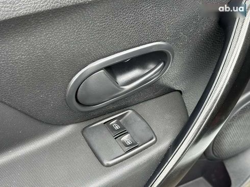 Renault Sandero 2019 - фото 16