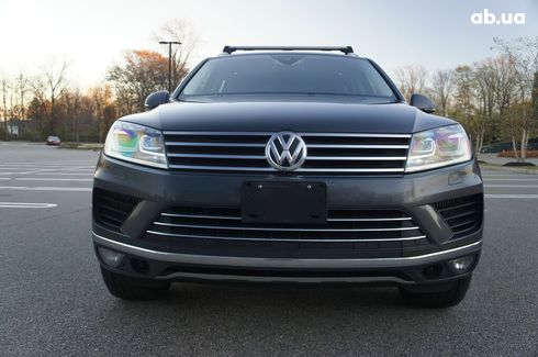 Volkswagen Touareg 2016 серый - фото 2