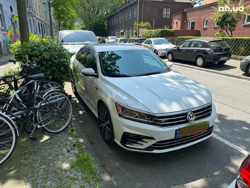Volkswagen Passat 2017 белый - фото 7
