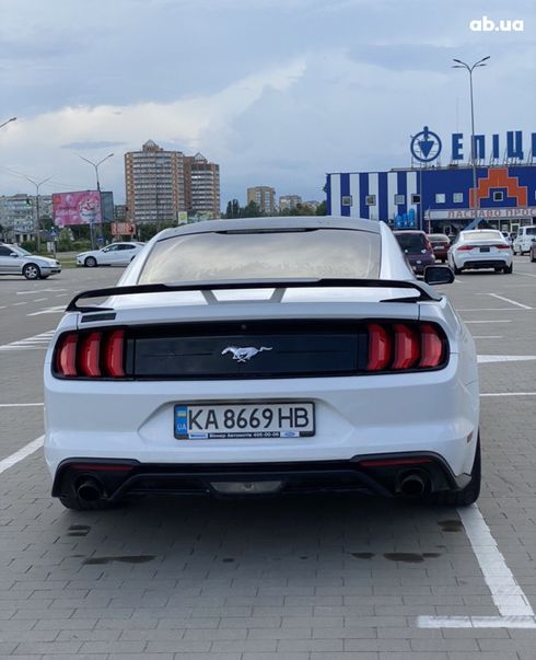 Ford Mustang 2017 белый - фото 6