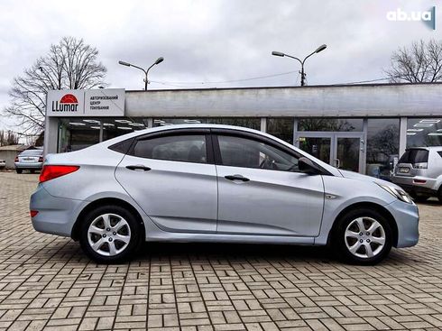 Hyundai Accent 2011 - фото 6