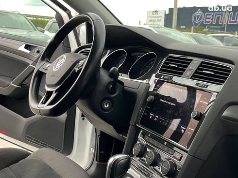 Volkswagen Golf 2020 белый - фото 23