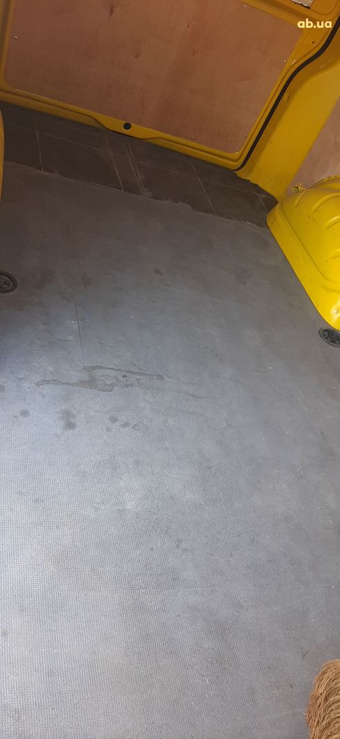 Volkswagen Transporter 2016 желтый - фото 10