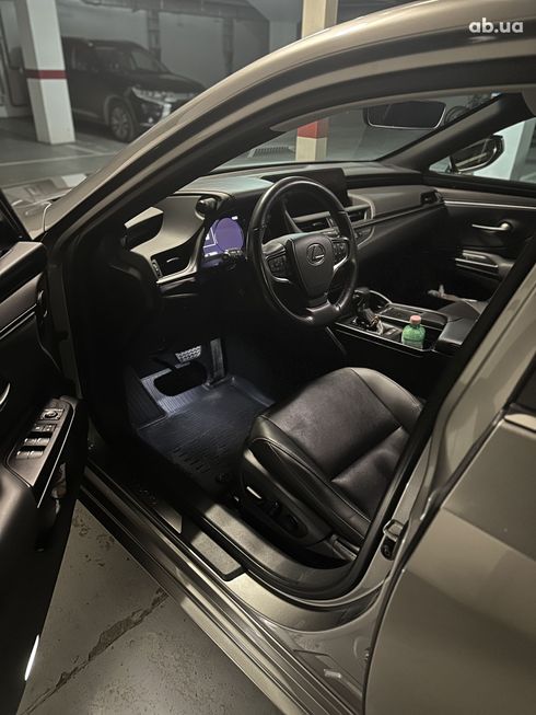 Lexus ES 2020 - фото 12