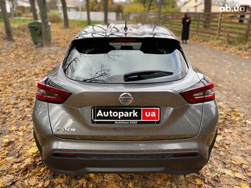 Nissan Juke 2021 серый - фото 16