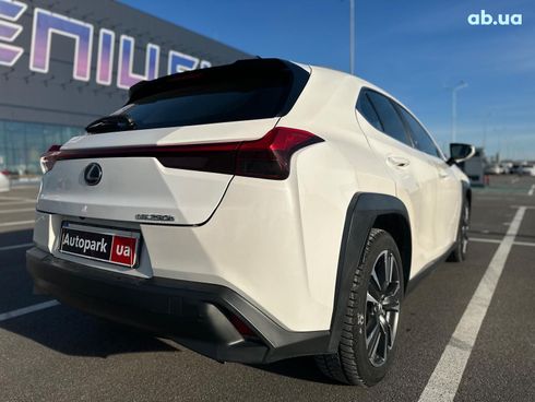 Lexus UX 2019 белый - фото 6