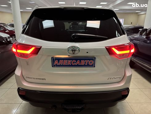 Toyota Highlander 2017 белый - фото 4