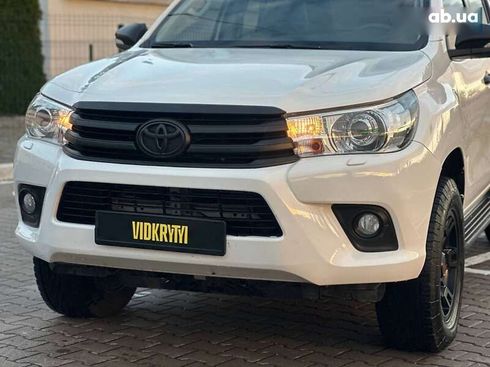 Toyota Hilux 2017 - фото 9