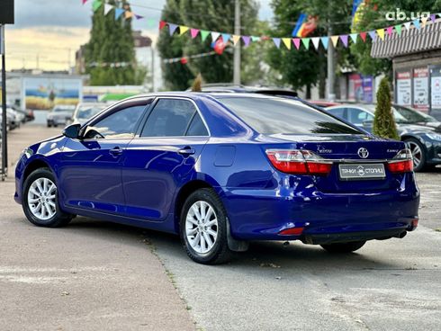 Toyota Camry 2015 синий - фото 5