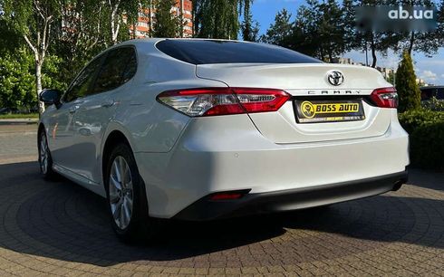 Toyota Camry 2019 - фото 5