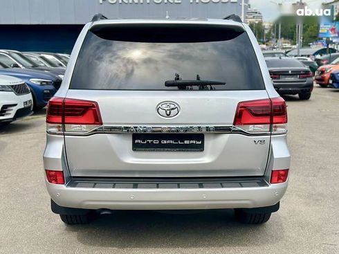 Toyota Land Cruiser 2017 - фото 10