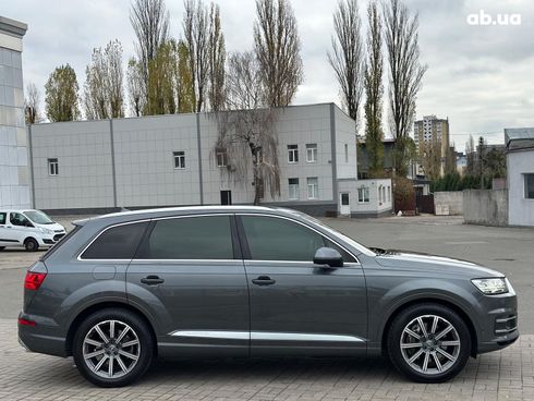 Audi Q7 2018 серый - фото 8