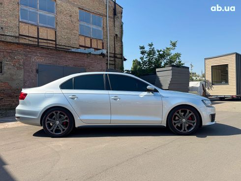 Volkswagen Jetta 2015 серый - фото 13