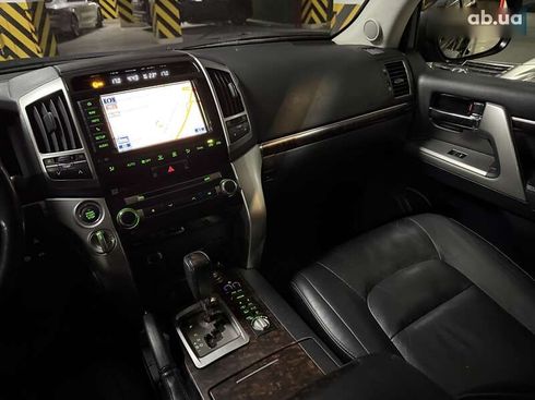 Toyota Land Cruiser 2012 - фото 27