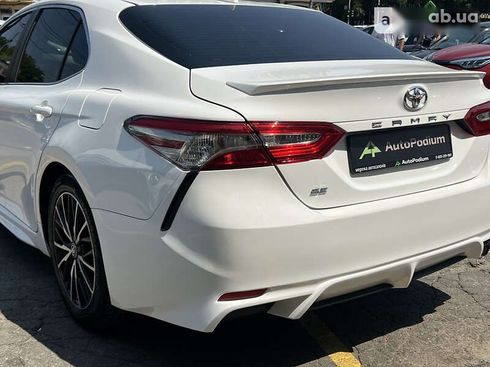 Toyota Camry 2019 - фото 8