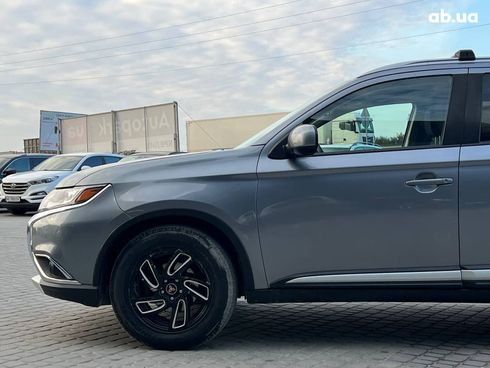 Mitsubishi Outlander 2017 серый - фото 8