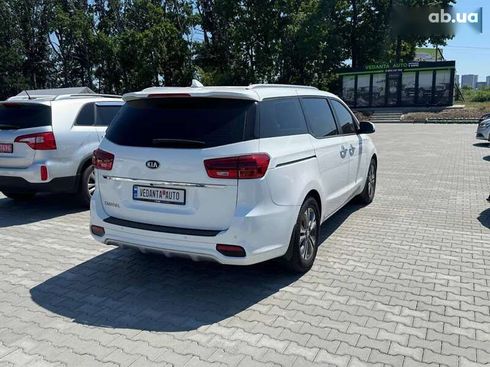 Kia Carnival 2019 - фото 5